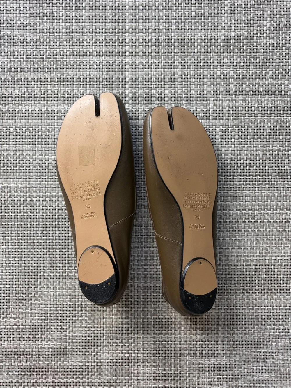 Maison Martin Margiela Olive Green Tabi Leather Ballet Flats brand new - Picture 2 of 4